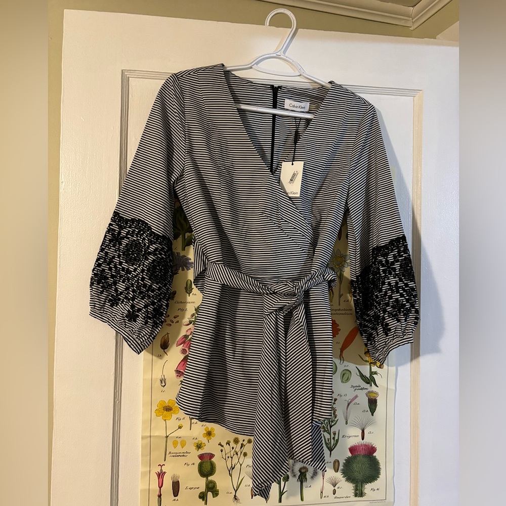 🖤CALVIN KLEIN striped blouse, w waist tie & embroidered sleeves. NWT 🖤
